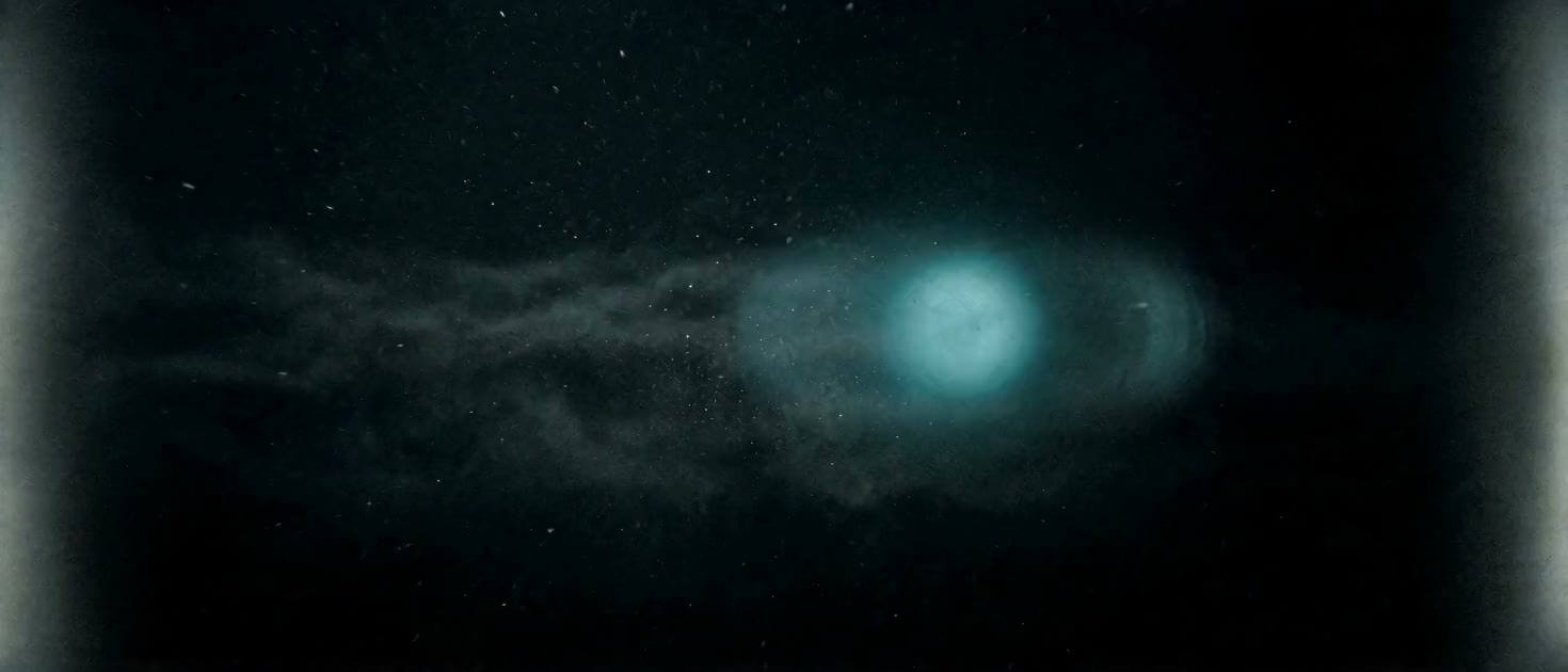Liquid — teal ljuslykta i svart vatten